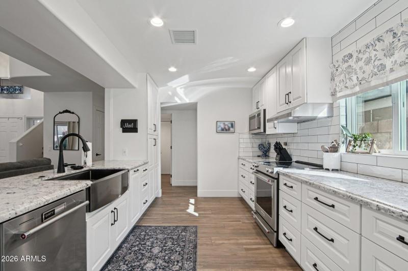 14-web-or-mls-E Coolbrook Ave-S0902-014