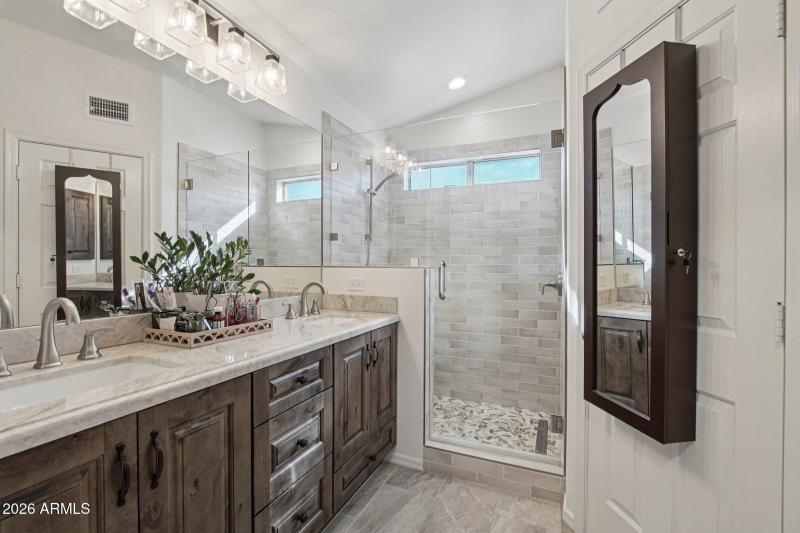 18-web-or-mls-E Coolbrook Ave-S0902-018