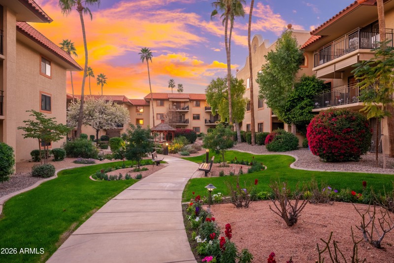 10330 W Thunderbird Blvd APT C114, 02-08