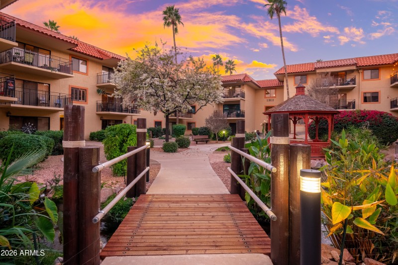 10330 W Thunderbird Blvd APT C114, 02-08