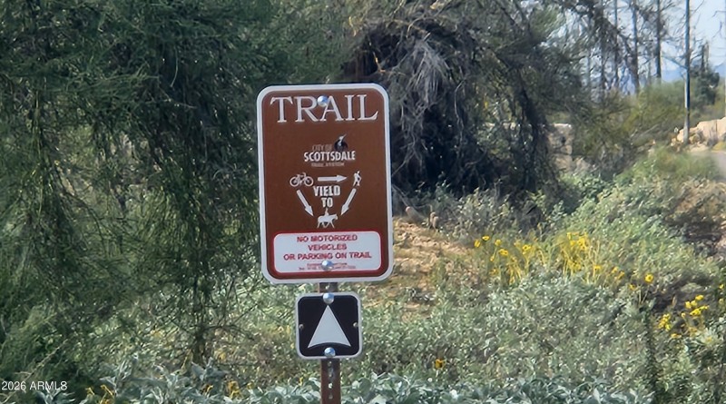 Walking trail around Carriage Trails