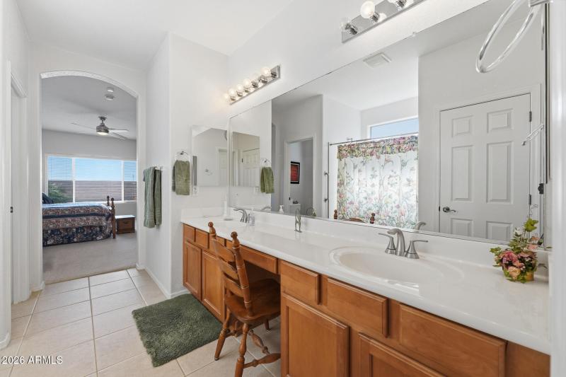 020-primary-bathroom