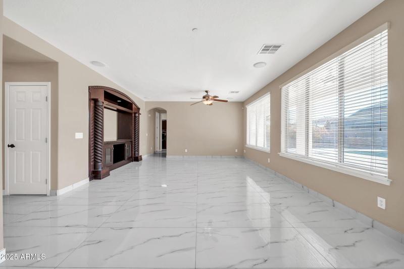 mls_13611 W Merrell St-3