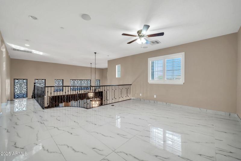 mls_13611 W Merrell St-35