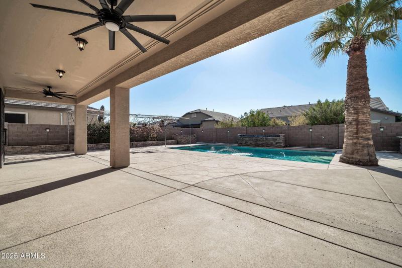 mls_13611 W Merrell St-45