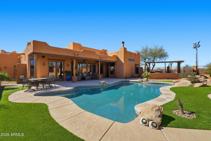 Resort Styly Backyard Pool