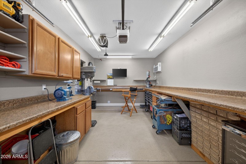 3rd Garage (Can Remove Cabinets)