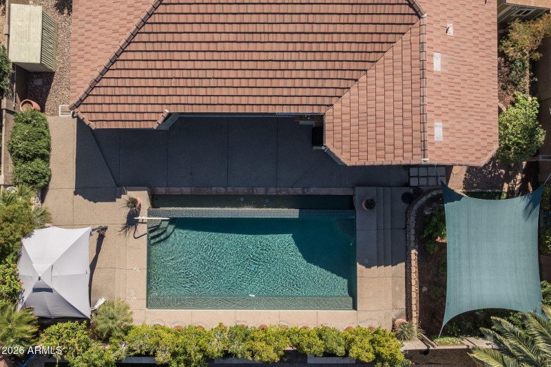 Multiple sitting areas