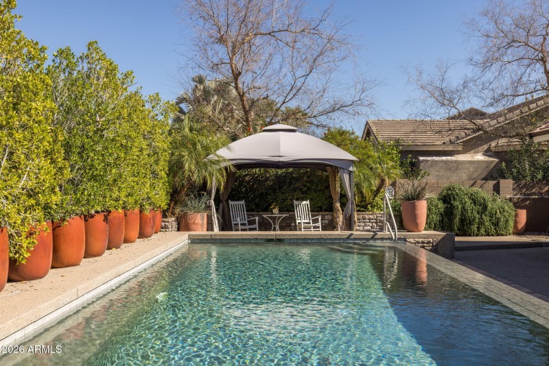 Privacy from neighbors