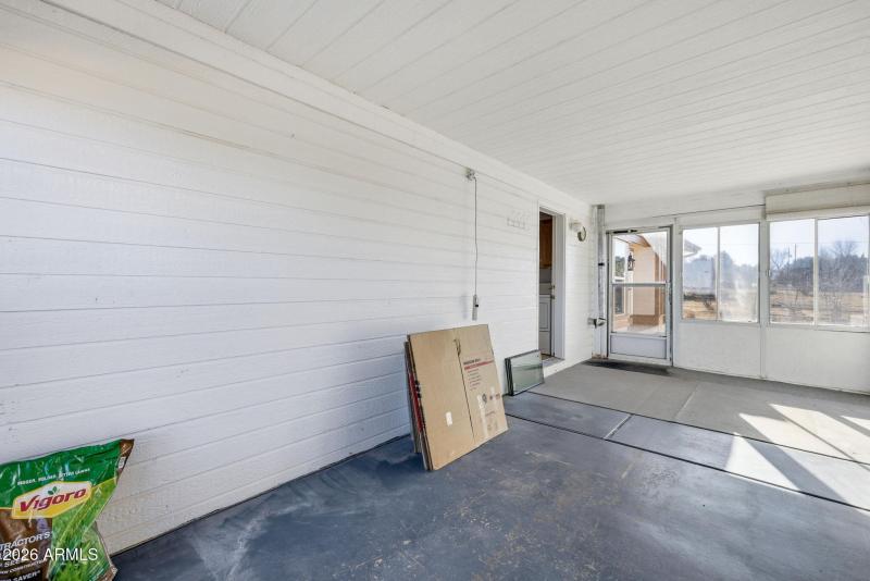 Screened sun room/Arizona room