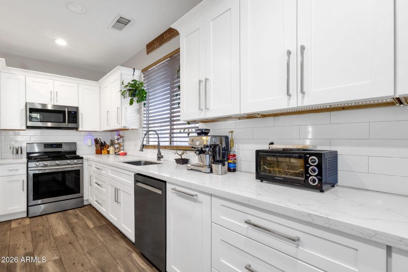 14-web-or-mls-3892-e-ironhorse-rd