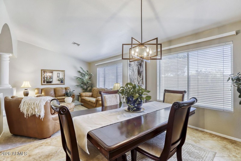 2360 N Yale - Web Quality - 009 - 09 Din