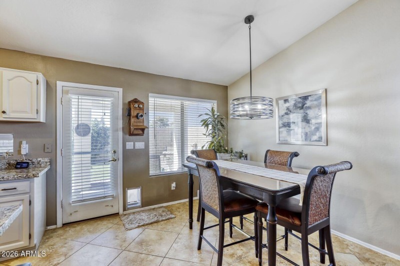 2360 N Yale - Web Quality - 011 - 11 Din