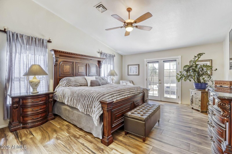 2360 N Yale - Web Quality - 020 - 20 Bed