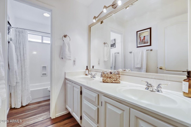 2360 N Yale - Web Quality - 022 - 22 Bat