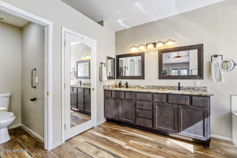 2360 N Yale - Web Quality - 023 - 23 Bat