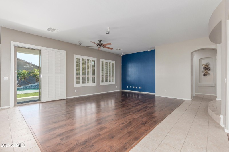 Great Room Poinsettia