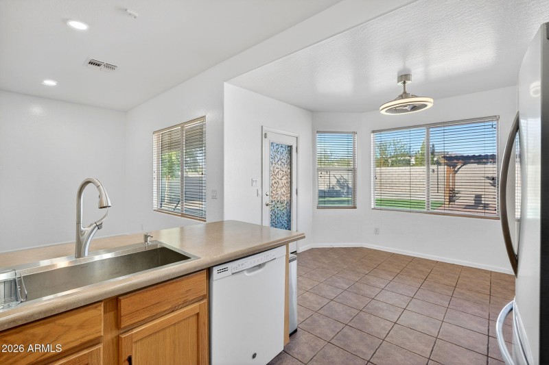 23-web-or-mls-27W Southgate Ave