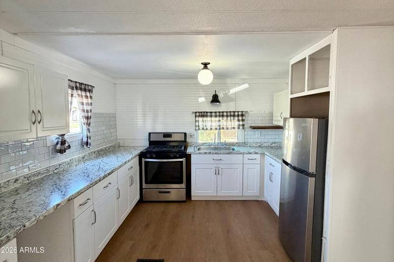 Updated Kitchen w/ Backsplash