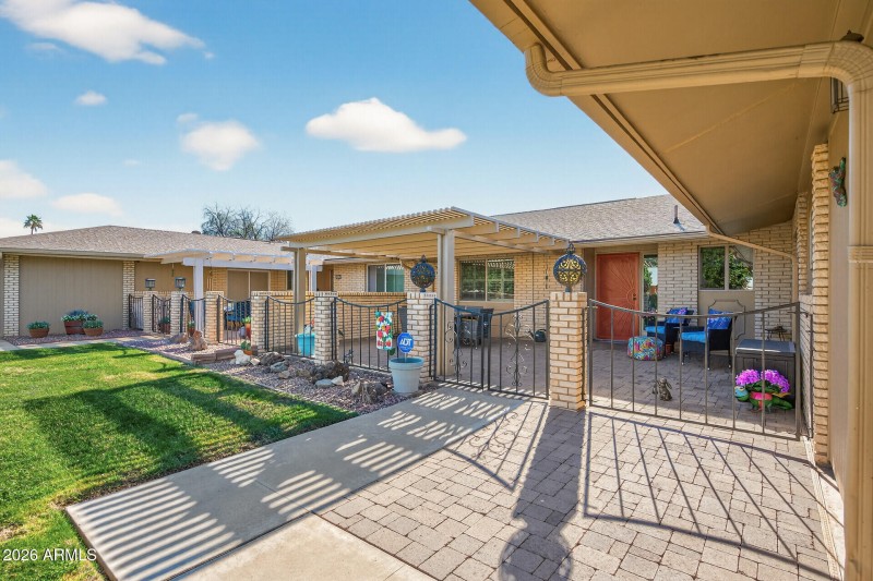 Front walkway & courtyard