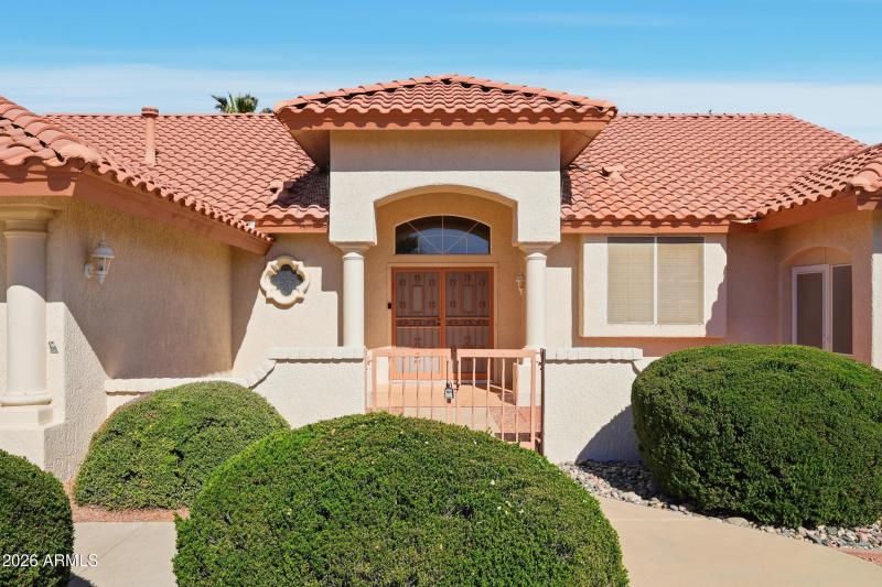 Inviting Front Courtyard