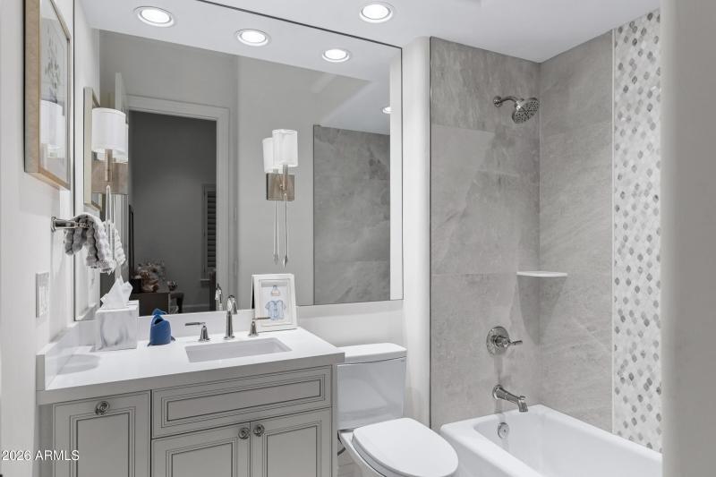 8832 E Wethersfield Rd-36