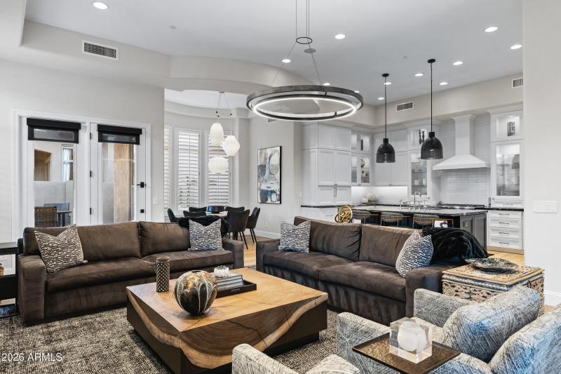 8832 E Wethersfield Rd-43