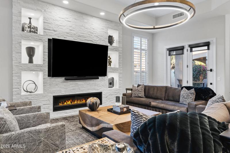 8832 E Wethersfield Rd-44