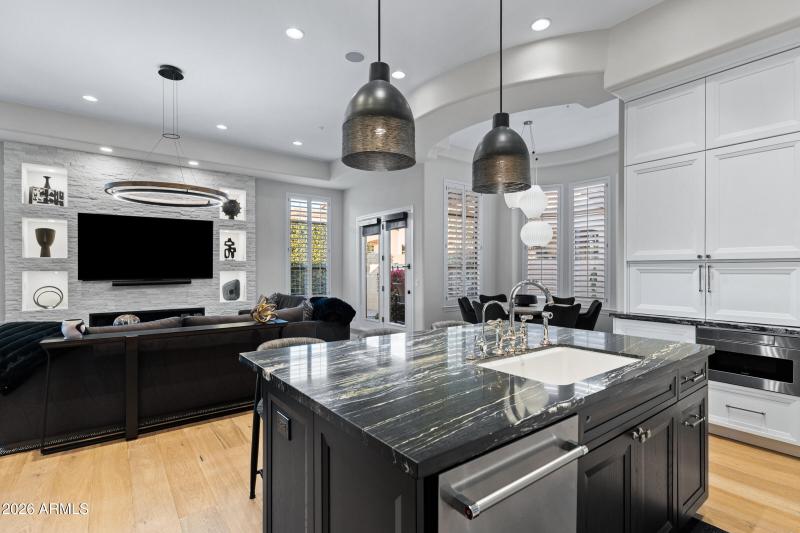 8832 E Wethersfield Rd-51