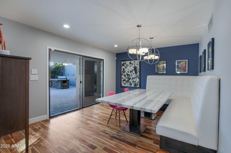 Breakfast/Dining Room