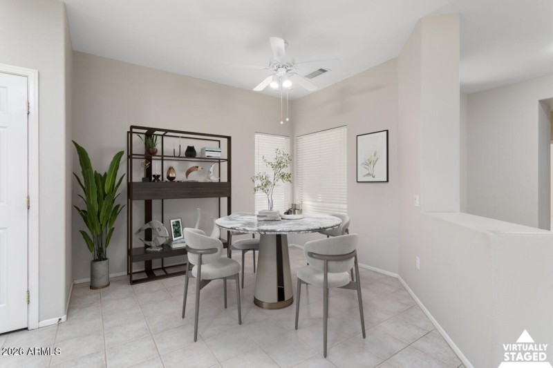 19-Breakfast-Nook-Staged