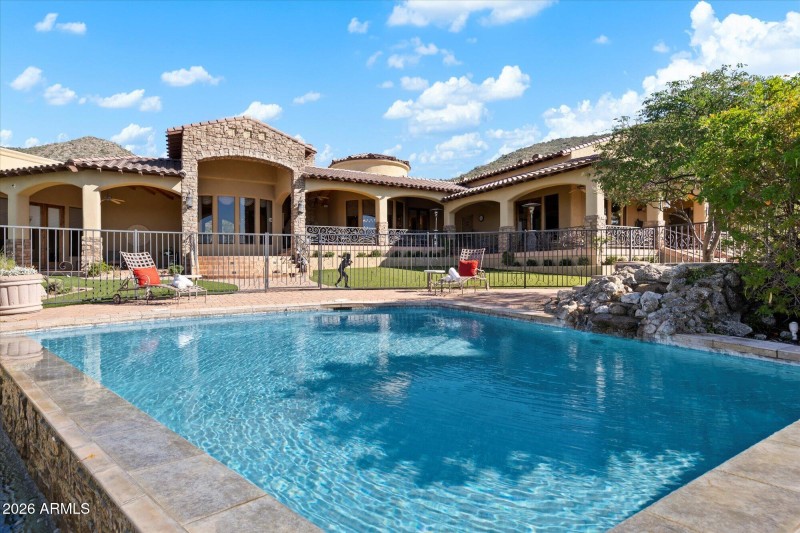 Double negative edge pool