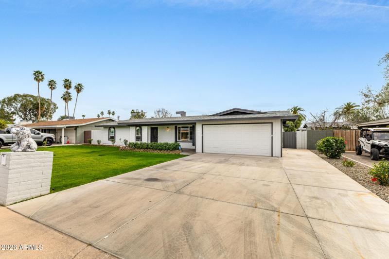 Large Driveway for Extra Parking