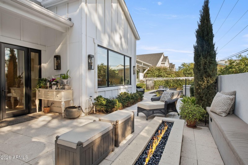 backyard seating & firepit