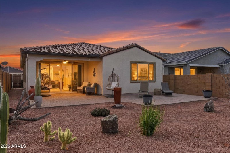 02-DSC03114_twilight_fdcb1f5d-07bf-477e-