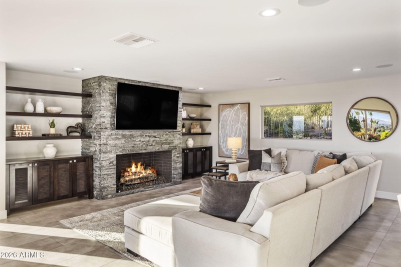 Family Room w/ Gas Fireplace