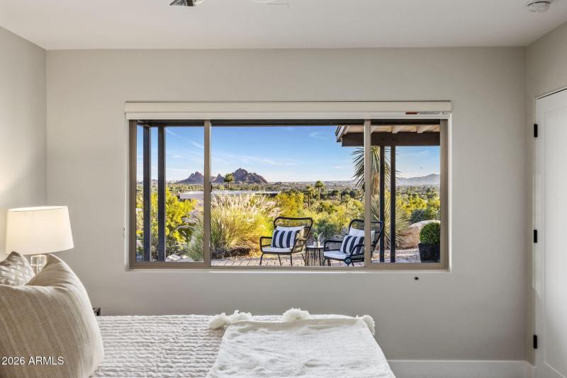 Guest Bedroom 2 (en-suite)