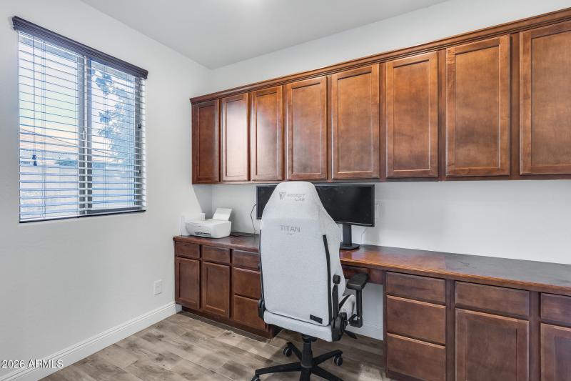 Office / Built-in Desk