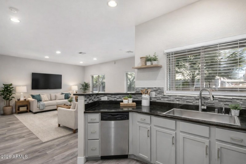 A8B4CC9B-DA4E-408F-A6C5-F772F9E36370