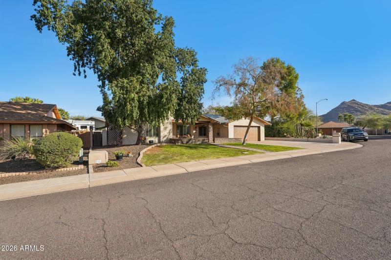 2-web-or-mls-E Harmont Dr-S1102-002