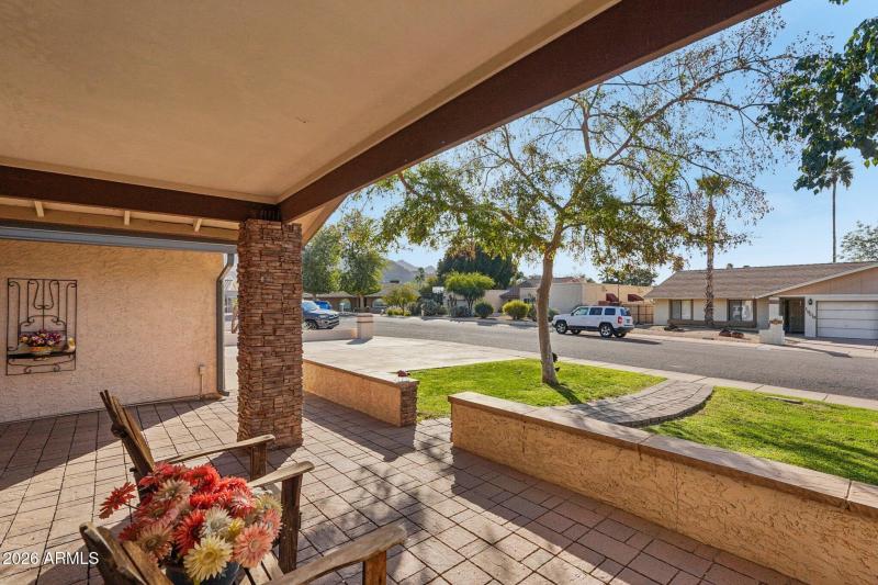 8-web-or-mls-E Harmont Dr-S1102-008