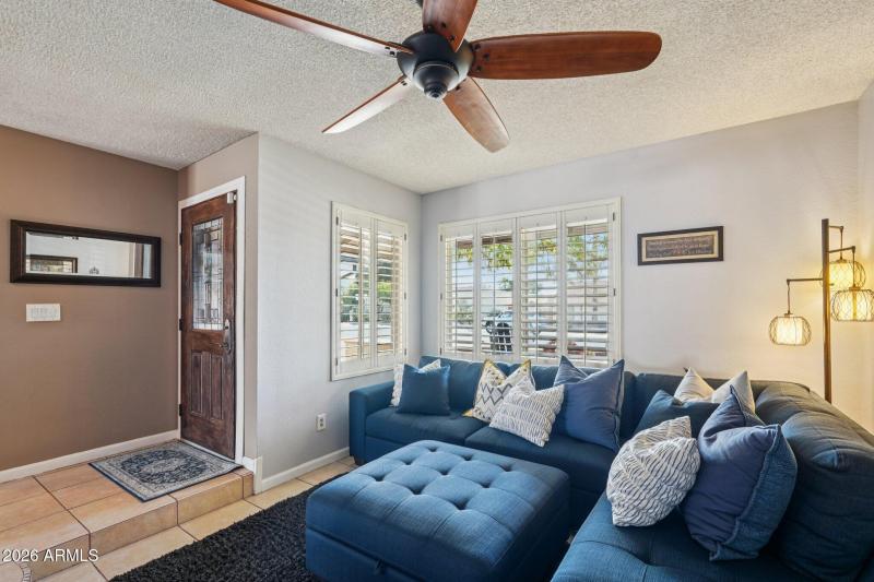 9-web-or-mls-E Harmont Dr-S1102-009