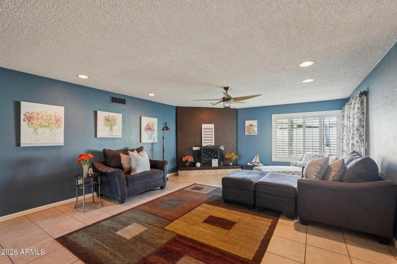 13-web-or-mls-E Harmont Dr-S1102-013