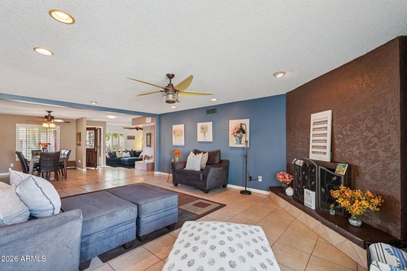 14-web-or-mls-E Harmont Dr-S1102-014