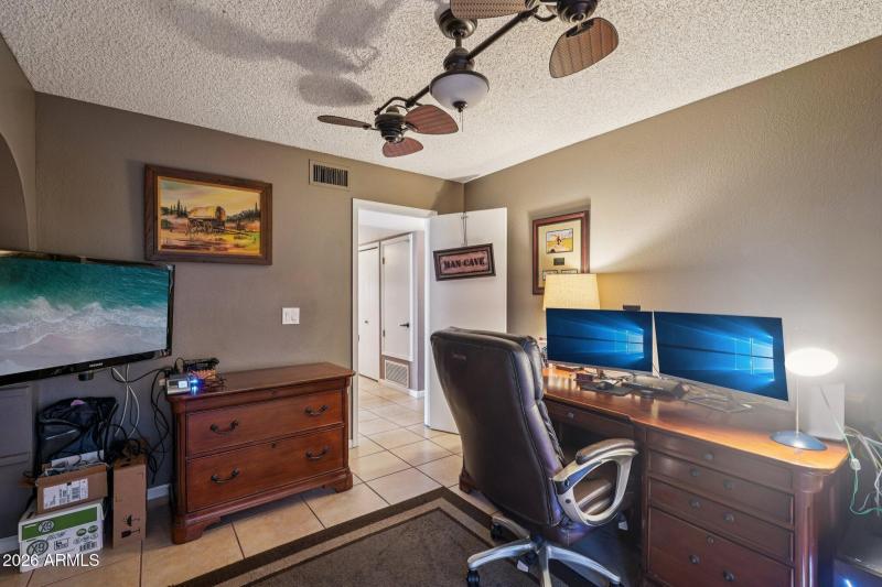 25-web-or-mls-E Harmont Dr-S1102-025