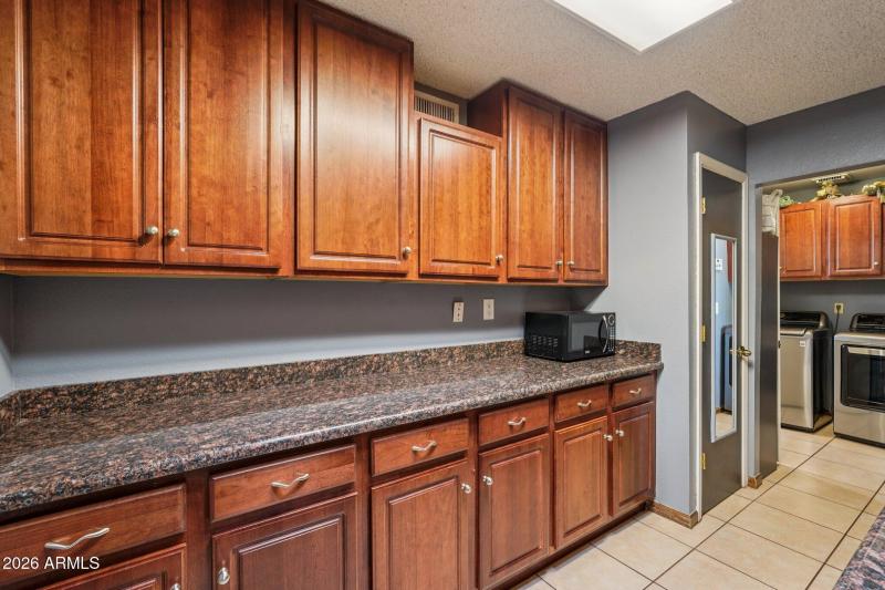 37-web-or-mls-E Harmont Dr-S1102-037