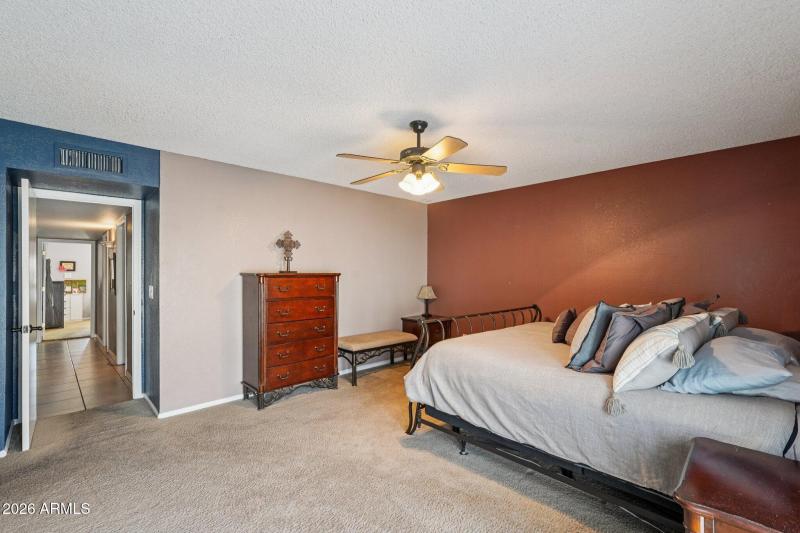 38-web-or-mls-E Harmont Dr-S1102-038