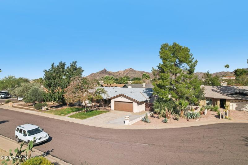 55-web-or-mls-E Harmont Dr-S1102-055