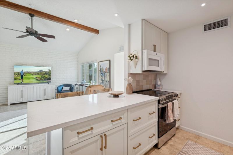 15-web-or-mls-4800-n-68th-st-162