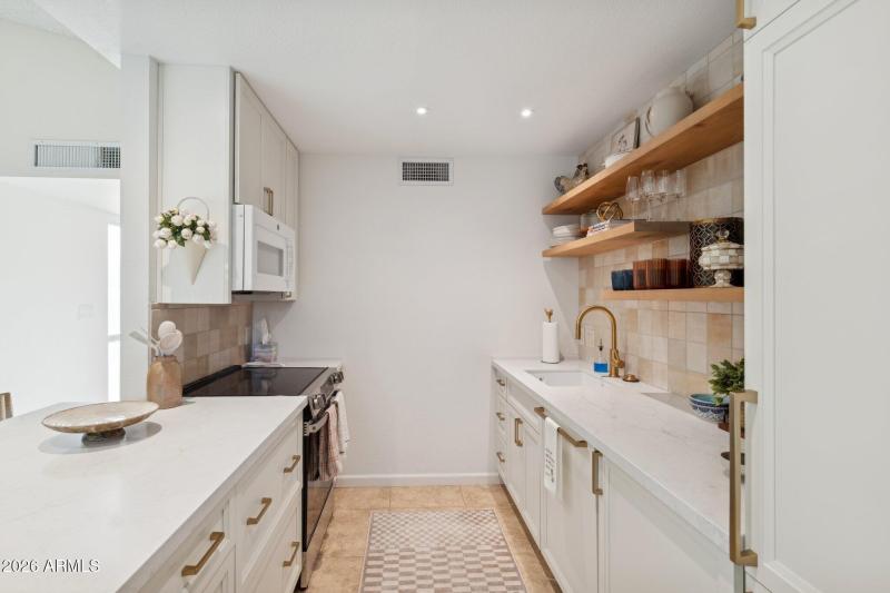 17-web-or-mls-4800-n-68th-st-162